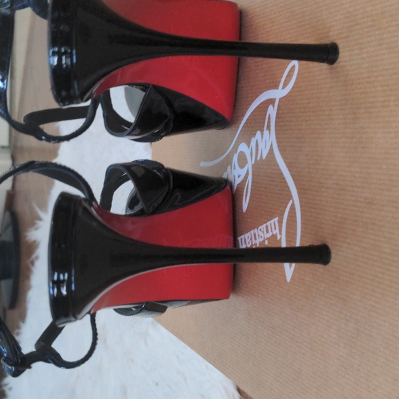 Classic Louboutin stilettos - Picture 4 of 9